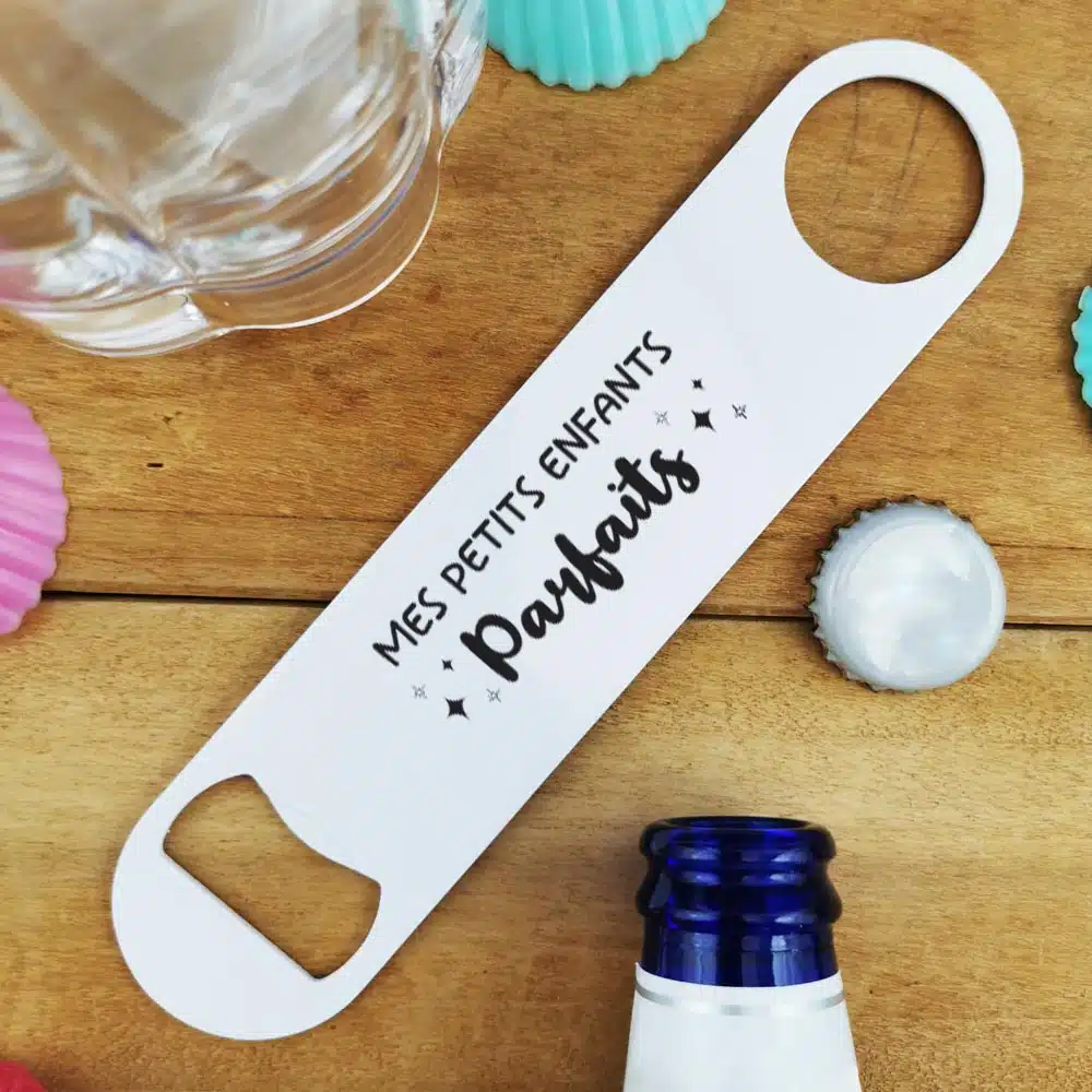 Décapsuleur cuisine “Mes petits enfants parfaits” cadeau mamie, papy personnalisé