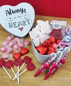 Coffret Cadeau St Valentin : Boîte en coeur “Always in my heart ” remplie de bonbons (Blanche)