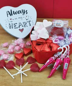 Coffret Cadeau St Valentin : Boîte en coeur “Always in my heart ” remplie de bonbons – Rouge