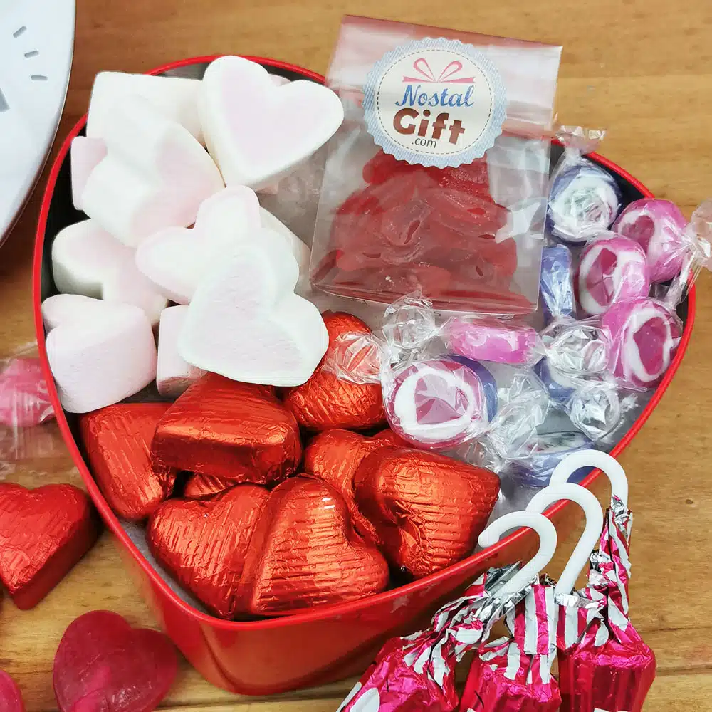 Coffret Cadeau St Valentin : Boîte en coeur “Always in my heart ” remplie de bonbons – Rouge – Image 2