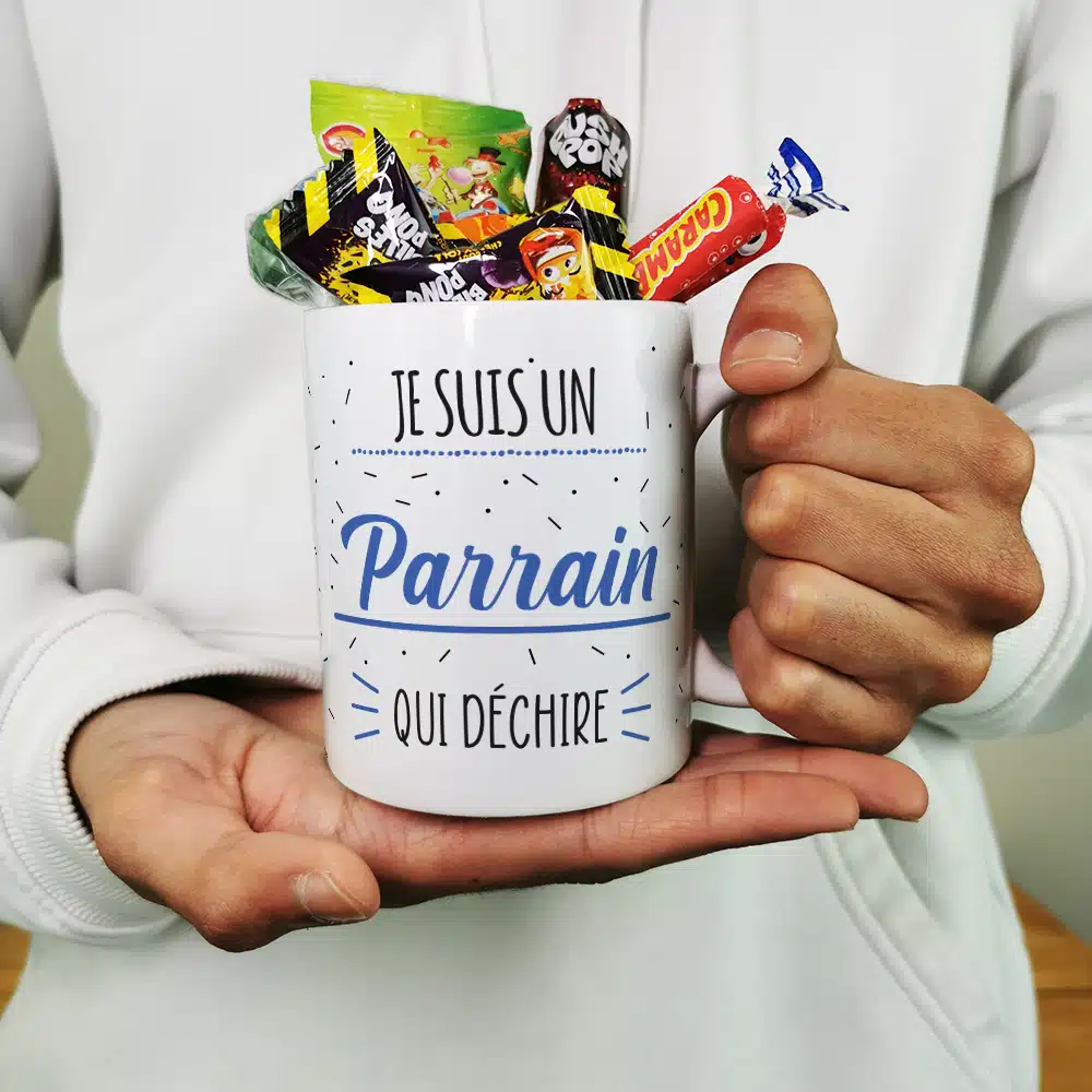 MUG “Je suis un parrain qui déchire” bonbons rétro 90 – Cadeau Parrain – Image 2