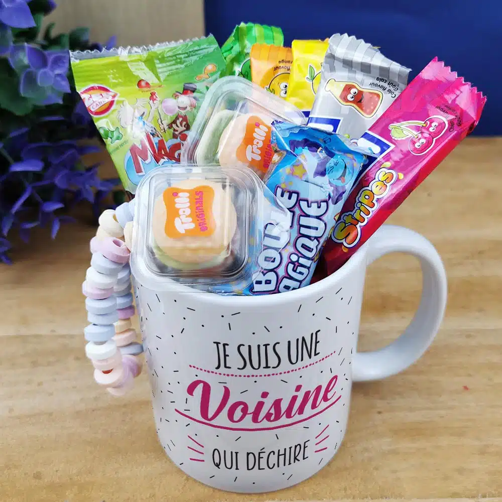 Mug bonbons des années 2000 “Je suis une voisine qui déchire”- cadeau personnalisé – Image 3