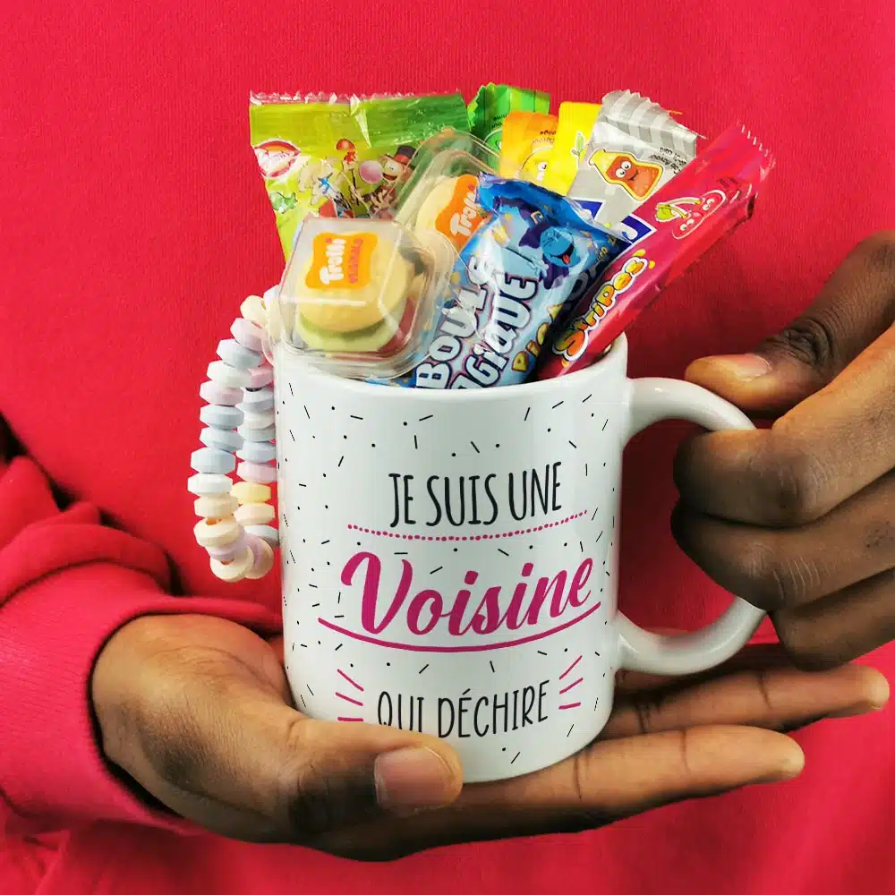 Mug bonbons des années 2000 “Je suis une voisine qui déchire”- cadeau personnalisé – Image 4