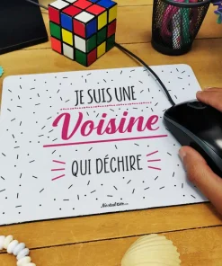 Tapis de souris “Je suis une voisine qui déchire” – cadeau personnalisé