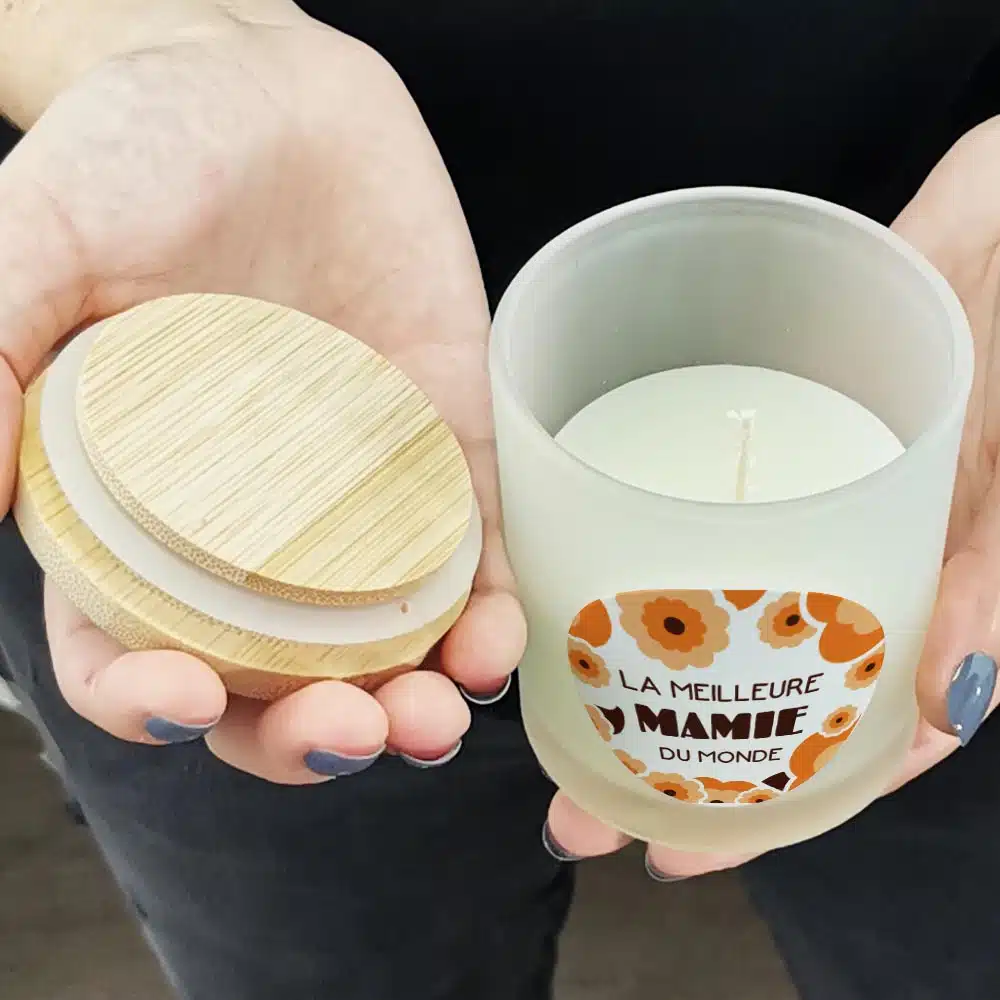 Petite Bougie top bois – “Meilleure mamie du Monde” – Image 4