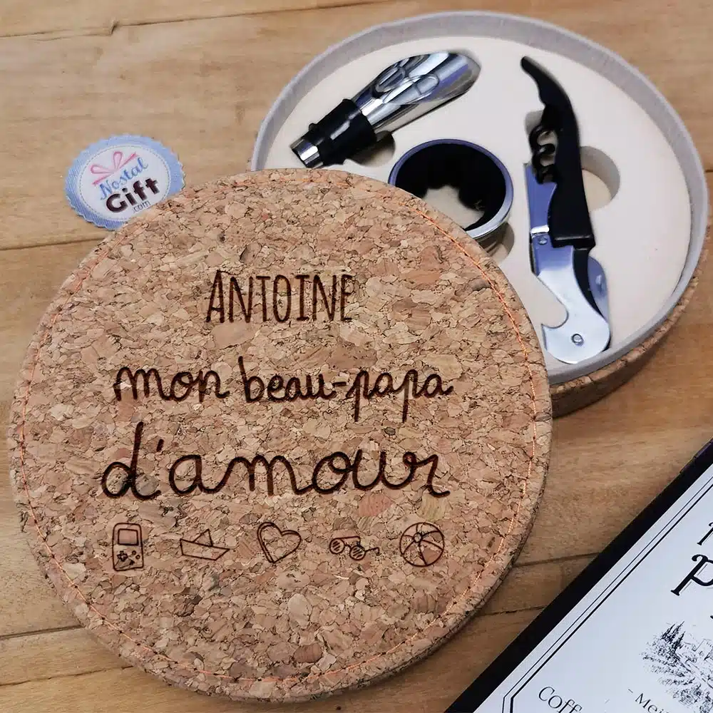 Coffret Cadeau Vin : Coffret en liège personnalisé et ses accessoires de vin – Beau-Papa d’amour