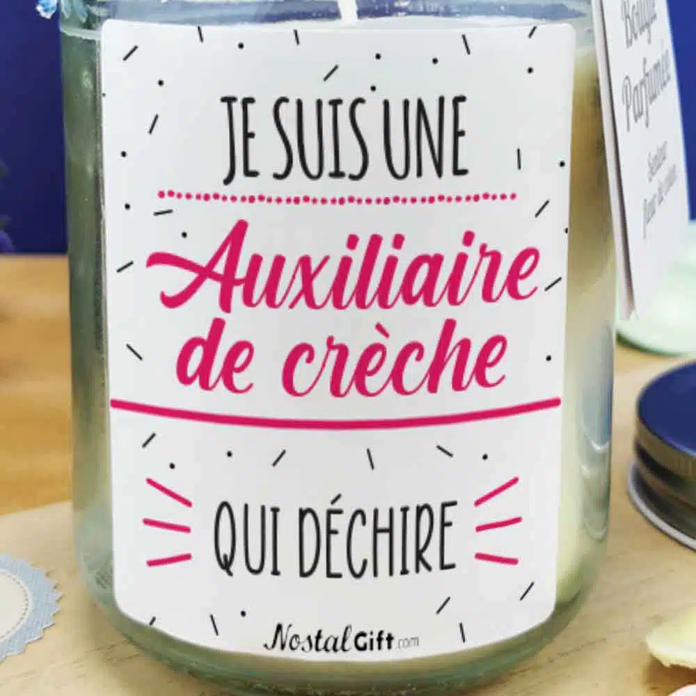 Bougie Jar blanche “Je suis une auxiliaire de crèche qui déchire” – Image 5