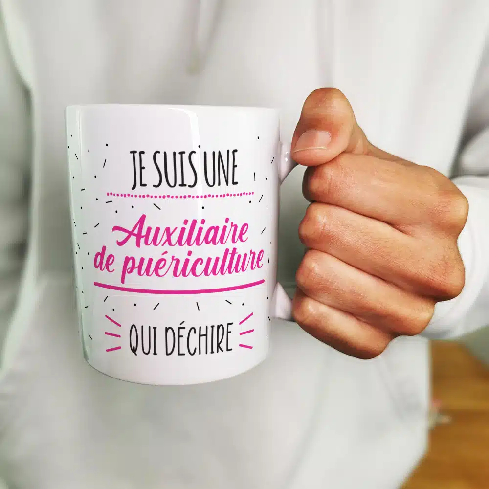 Mug “je suis une auxiliaire de puériculture qui déchire” – Cadeau crèche – Image 4