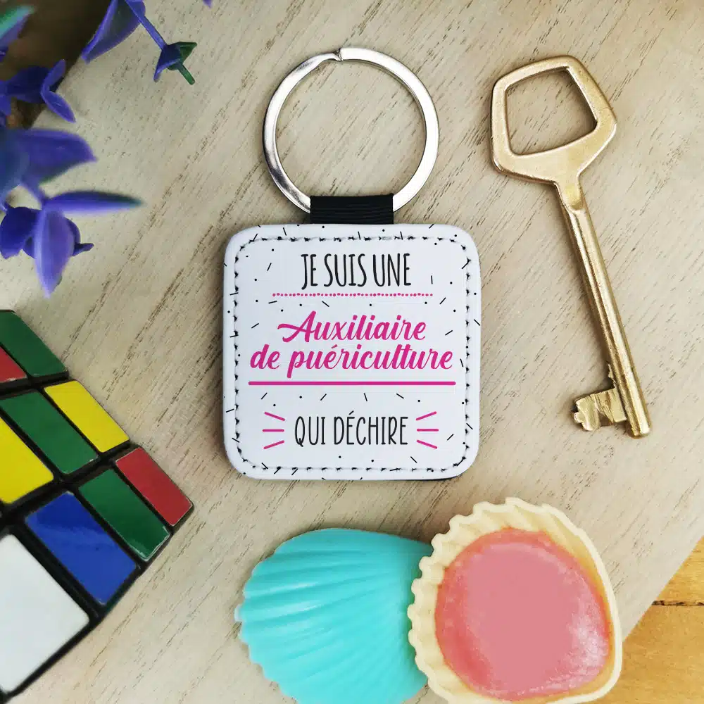 Porte clé “je suis une auxiliaire de puériculture qui déchire” – Image 2