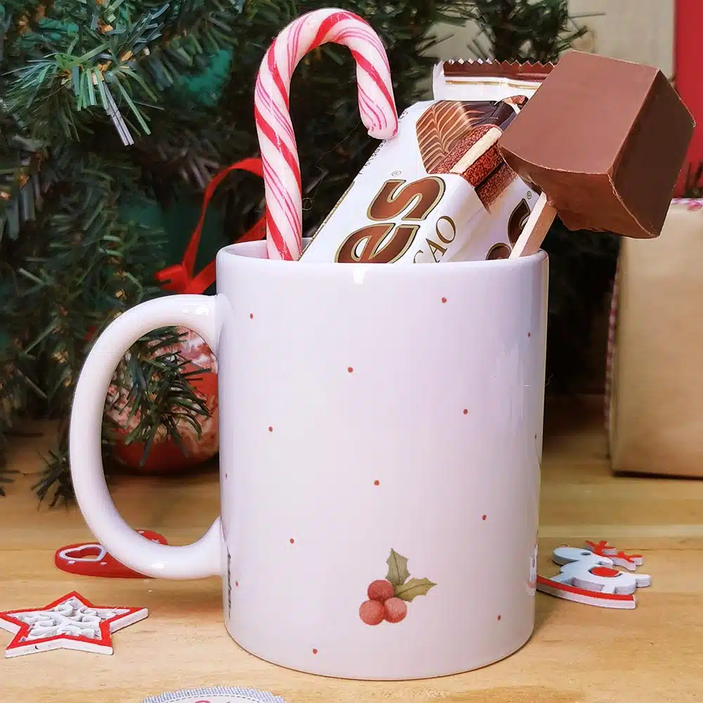 Mug “Joyeux Noël Mamie” personnalisé et ses confiseries rétro – Cadeau Noël – Image 2