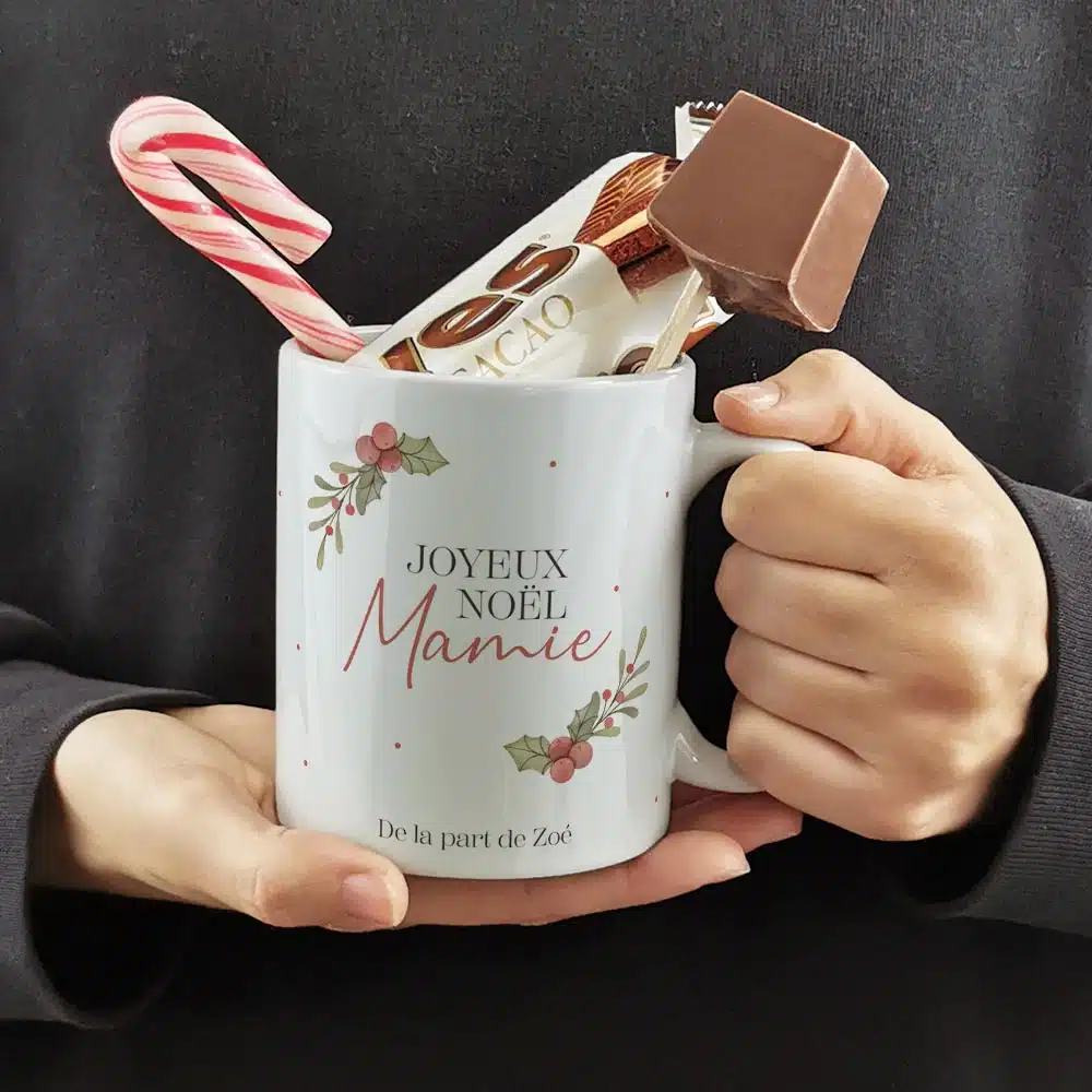 Mug “Joyeux Noël Mamie” personnalisé et ses confiseries rétro – Cadeau Noël