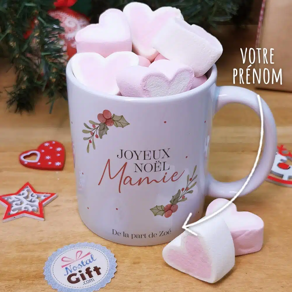 Mug “Joyeux Noël Mamie” personnalisé et ses guimauves coeurs x10 – Cadeau Noël