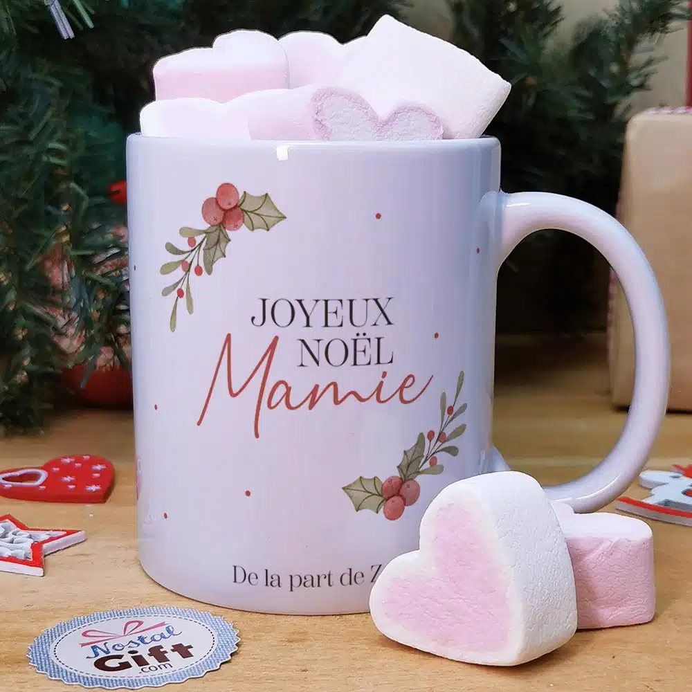 Mug “Joyeux Noël Mamie” personnalisé et ses guimauves coeurs x10 – Cadeau Noël – Image 2