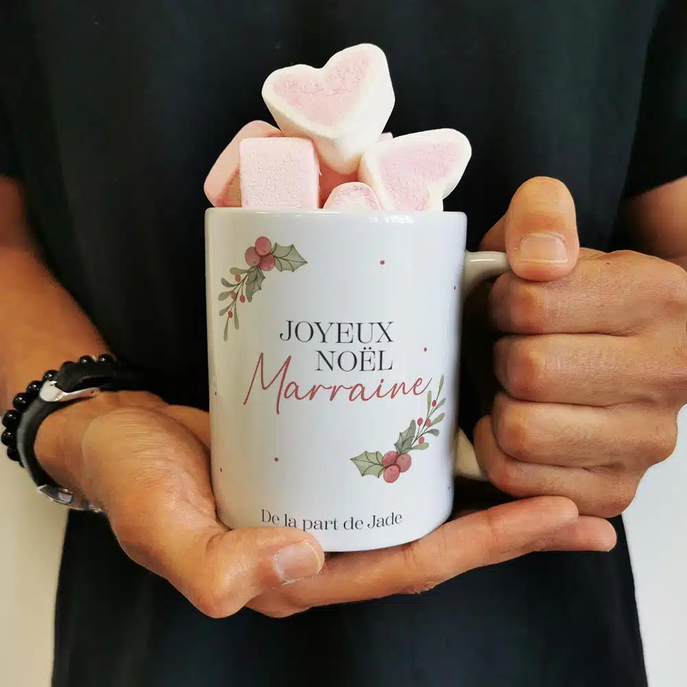 Mug “Joyeux Noël Marraine” personnalisé et ses guimauves coeurs x10 – Cadeau Noël – Image 3