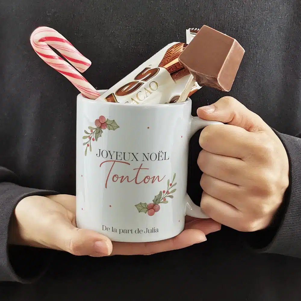 Mug “Joyeux Noël Tonton” personnalisé et ses confiseries rétro – Cadeau Noël