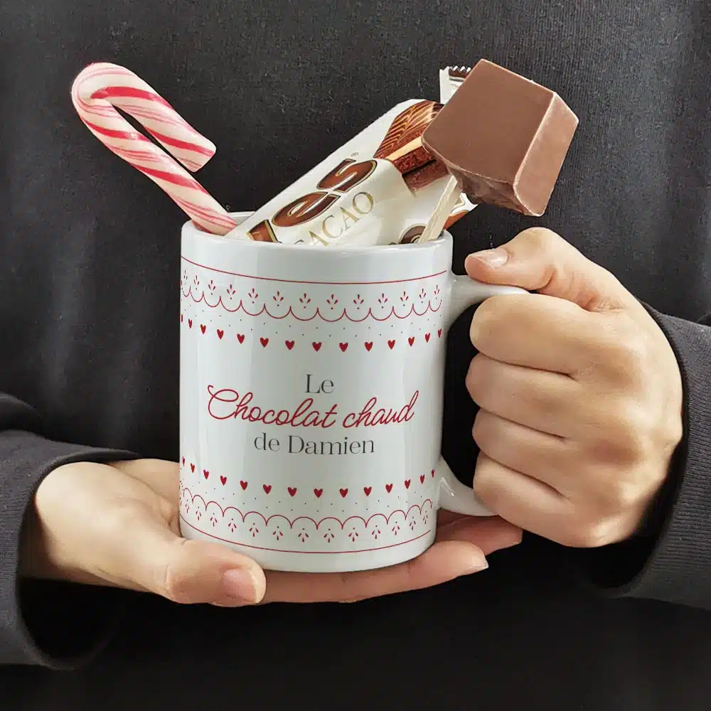 Mug “Le chocolat chaud” personnalisé et ses confiseries rétro – Cadeau de Noël