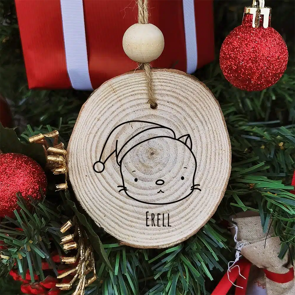 Boule de noël en bois – Personnalisé avec le prénom – Chat de Noël – Image 2