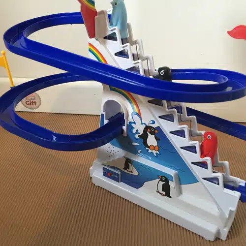 Circuit de pingouins avec escalier mécanique – Image 3