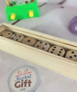 Boîte 6 dés en bois