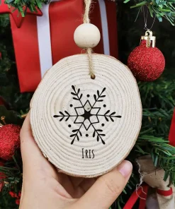 Boule de noël en bois – Personnalisé avec le prénom – Flocon de Noël