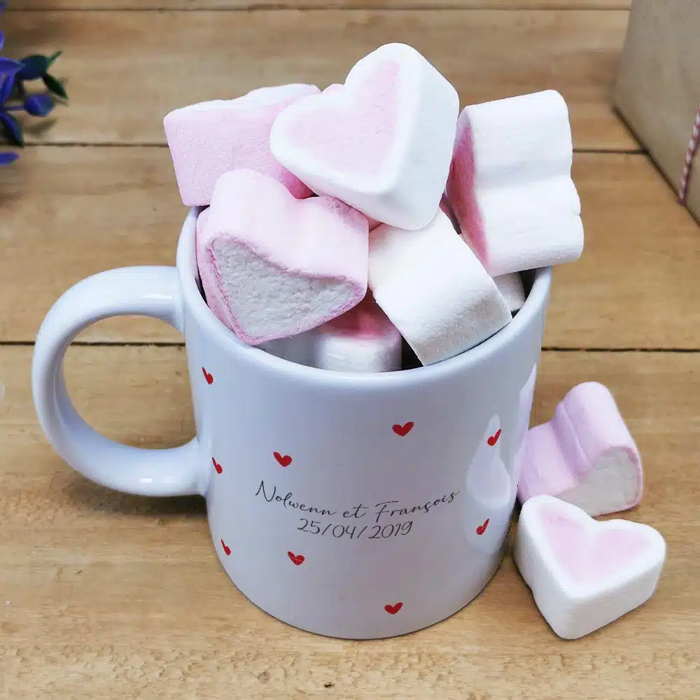 Mug “Petits coeurs” personnalisé et ses guimauves coeurs x10 – Cadeau couple – Image 2