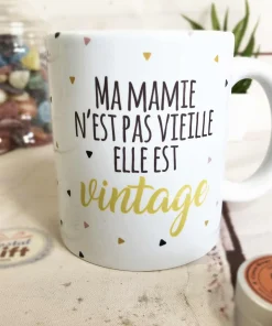 Mug “Ma Mamie n’est pas vieille, elle est Vintage” – Idée cadeau Mamie