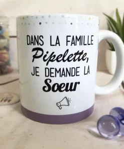 Mug “Dans la famille Pipelette, je demande la Soeur” – Cadeau Soeur