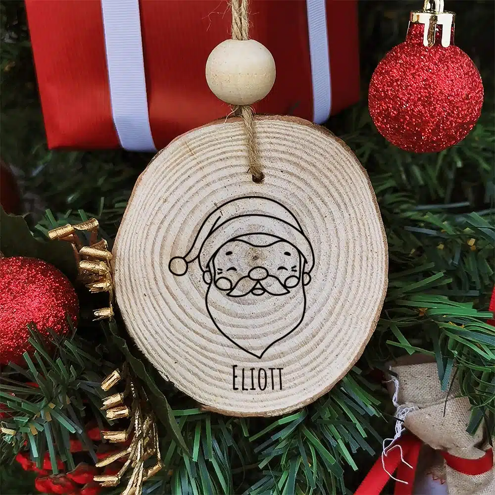 Boule de noël en bois – Personnalisé avec le prénom – Père Noël – Image 2