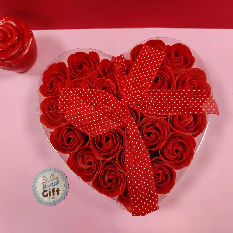 Coffret cœur fleur de savon – 24 roses rouges