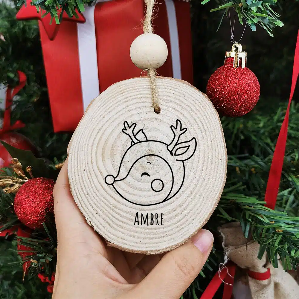Boule de noël en bois – Personnalisé avec le prénom – Renne de Noël
