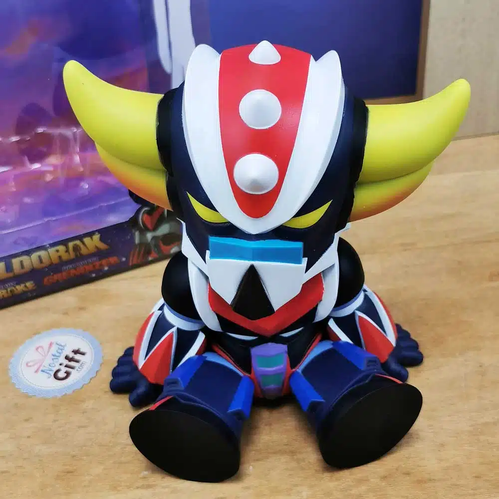 Figurine Tirelire Chibi Grendizer assis 15 cm – Goldorak – Image 5