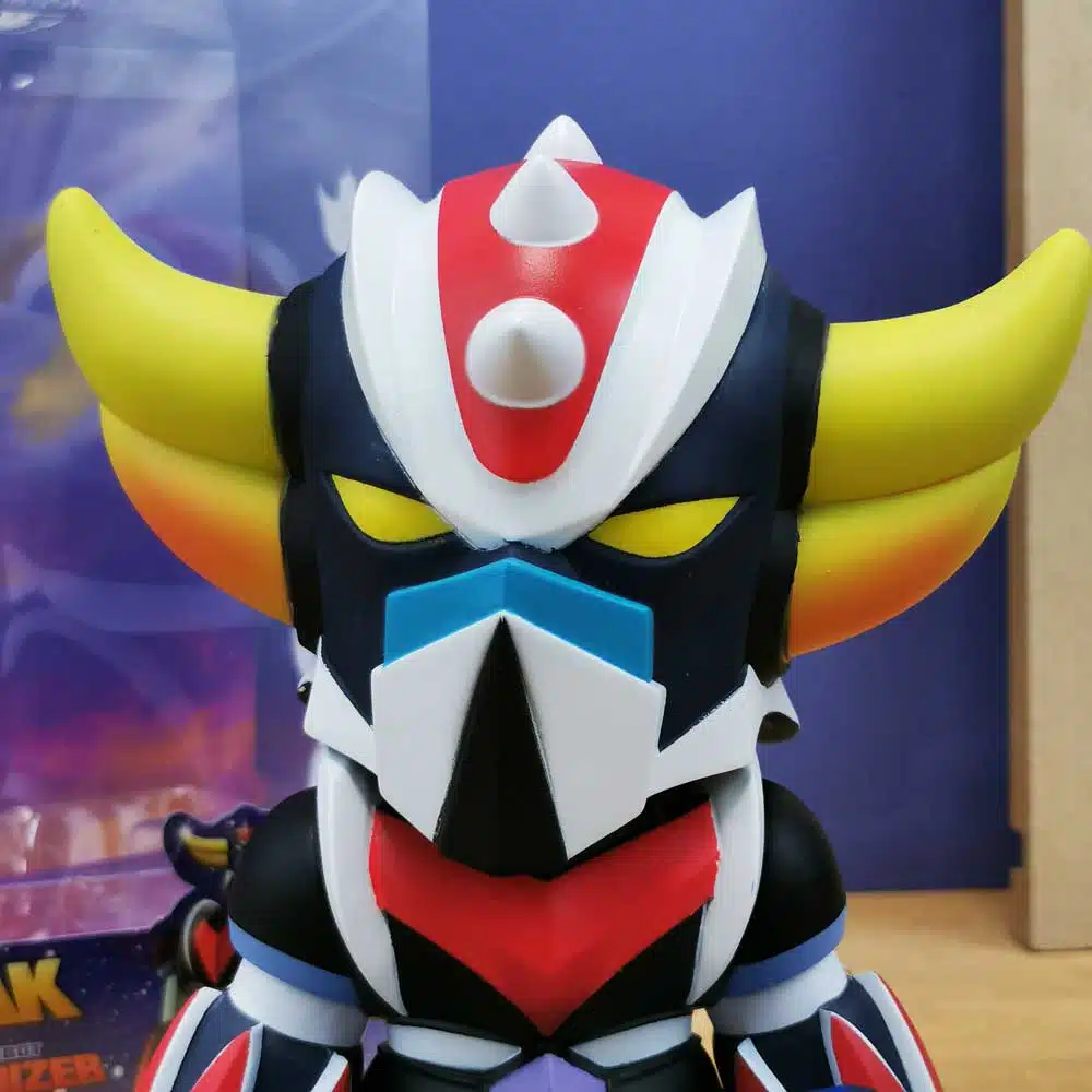 Figurine Tirelire Chibi Grendizer assis 15 cm – Goldorak – Image 3