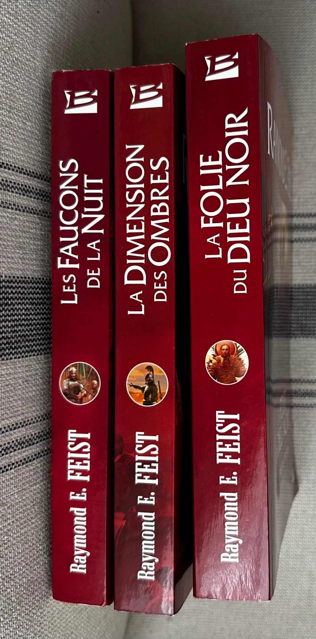 La guerre des ténèbres en 3 volumes. Raymond E. Feist – Image 3