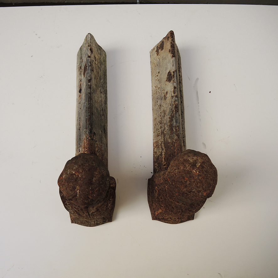 Anciens Chenets en Fonte : Buste de Garconne – Image 3