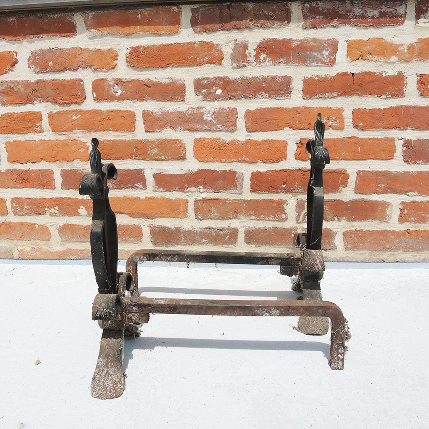 Anciens Chenets en Fonte Fleurs de Lys – Image 3