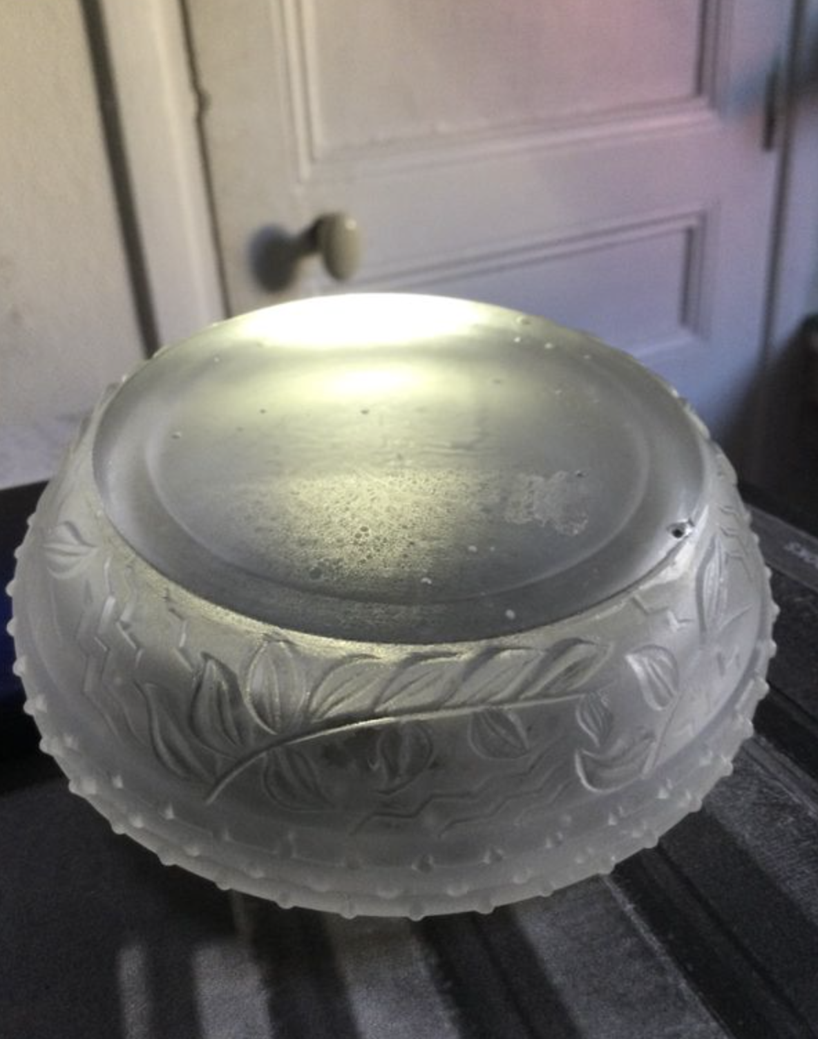 Bonbonnière / Boîte à Poudre en Verre Moulé Art Déco – Floral – Image 6