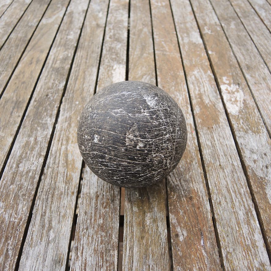 Ancienne Boule en Bois Massif