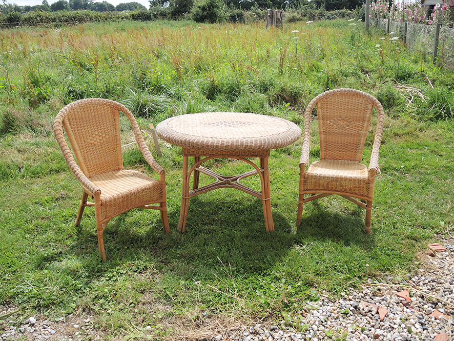 Ancien Salon en Rotin Clair : Table & 2 Fauteuils