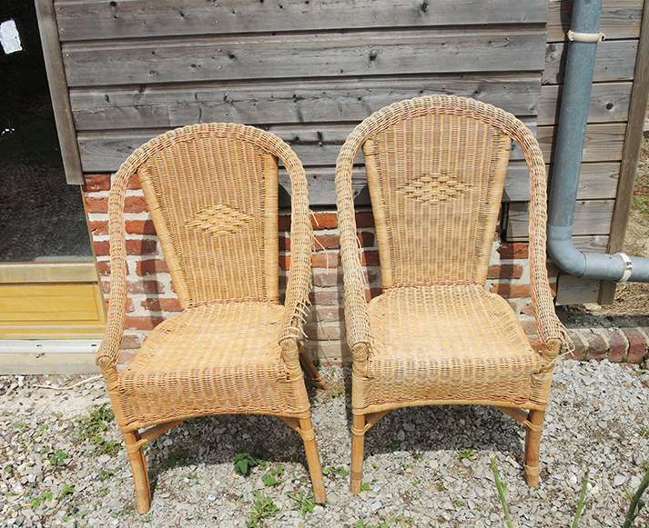 Ancien Salon en Rotin Clair : Table & 2 Fauteuils – Image 4