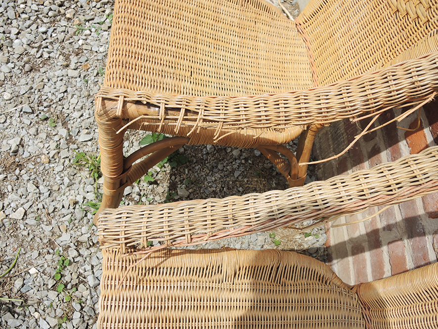 Ancien Salon en Rotin Clair : Table & 2 Fauteuils – Image 7