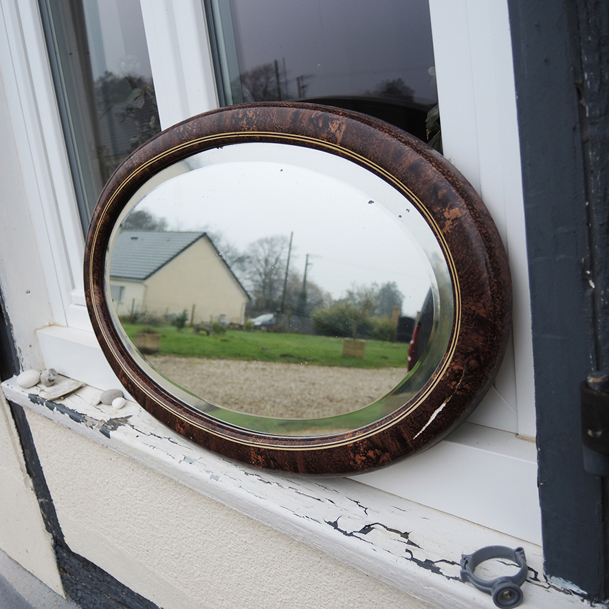 Ancien Miroir Biseauté Oval avec Cadre en Bois – Image 3