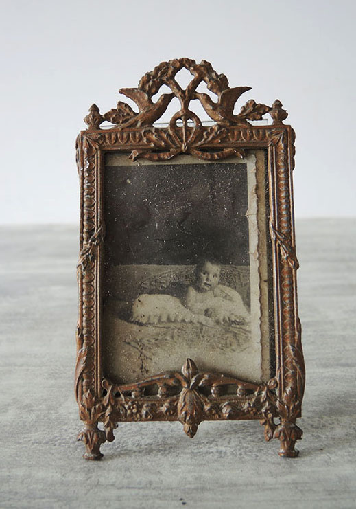 Ancien Cadre à Poser en Cuivre ou Laiton avec Photo Ancienne