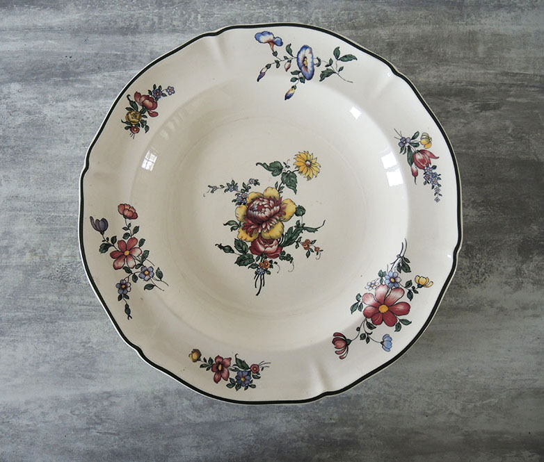 Grande Ancienne Assiette Creuse en Faïence Villeroy & Boch – 1562 – Pivoine