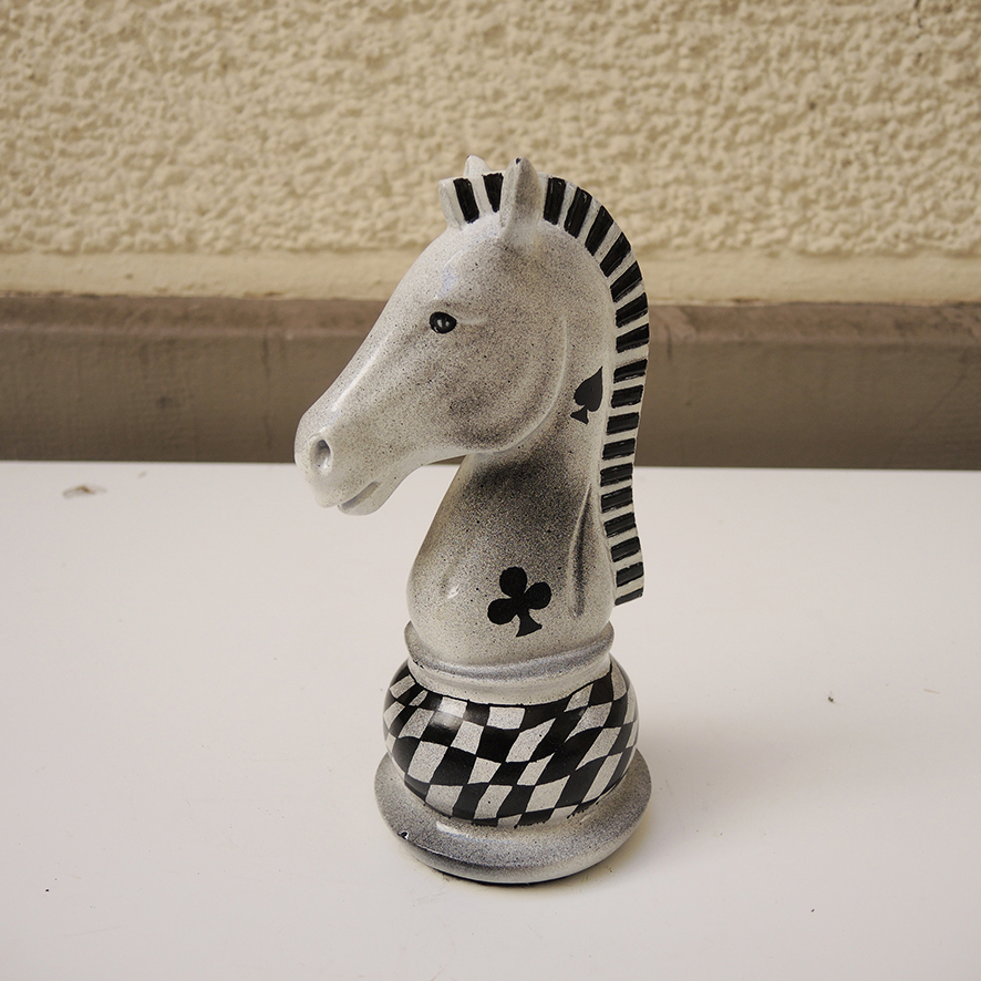 Ornement Cavalier d’Échecs Signé – Image 2